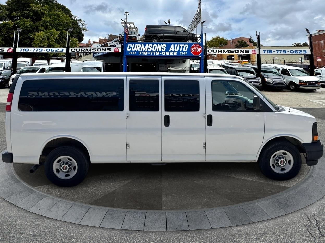 GMC Savana Passenger RWD 3500 155" LS w/1LS 2017