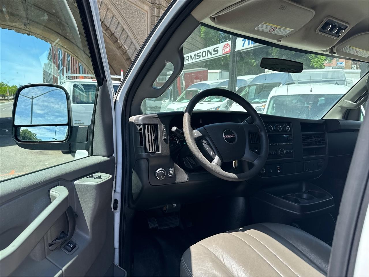 GMC Savana Passenger RWD 3500 155" LS w/1LS 2017