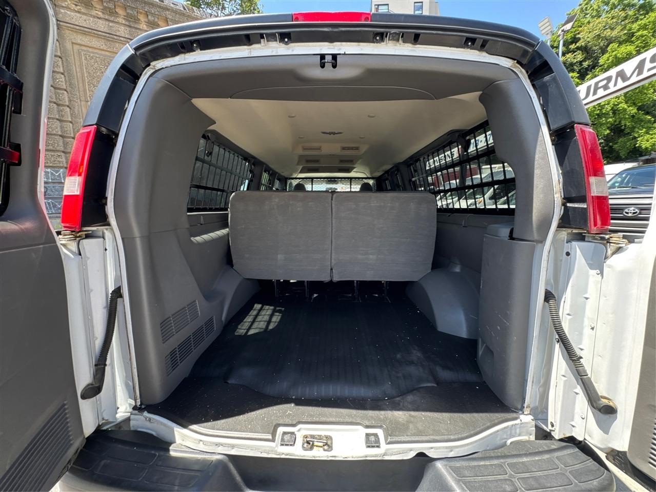 GMC Savana Passenger RWD 3500 155" LS w/1LS 2017