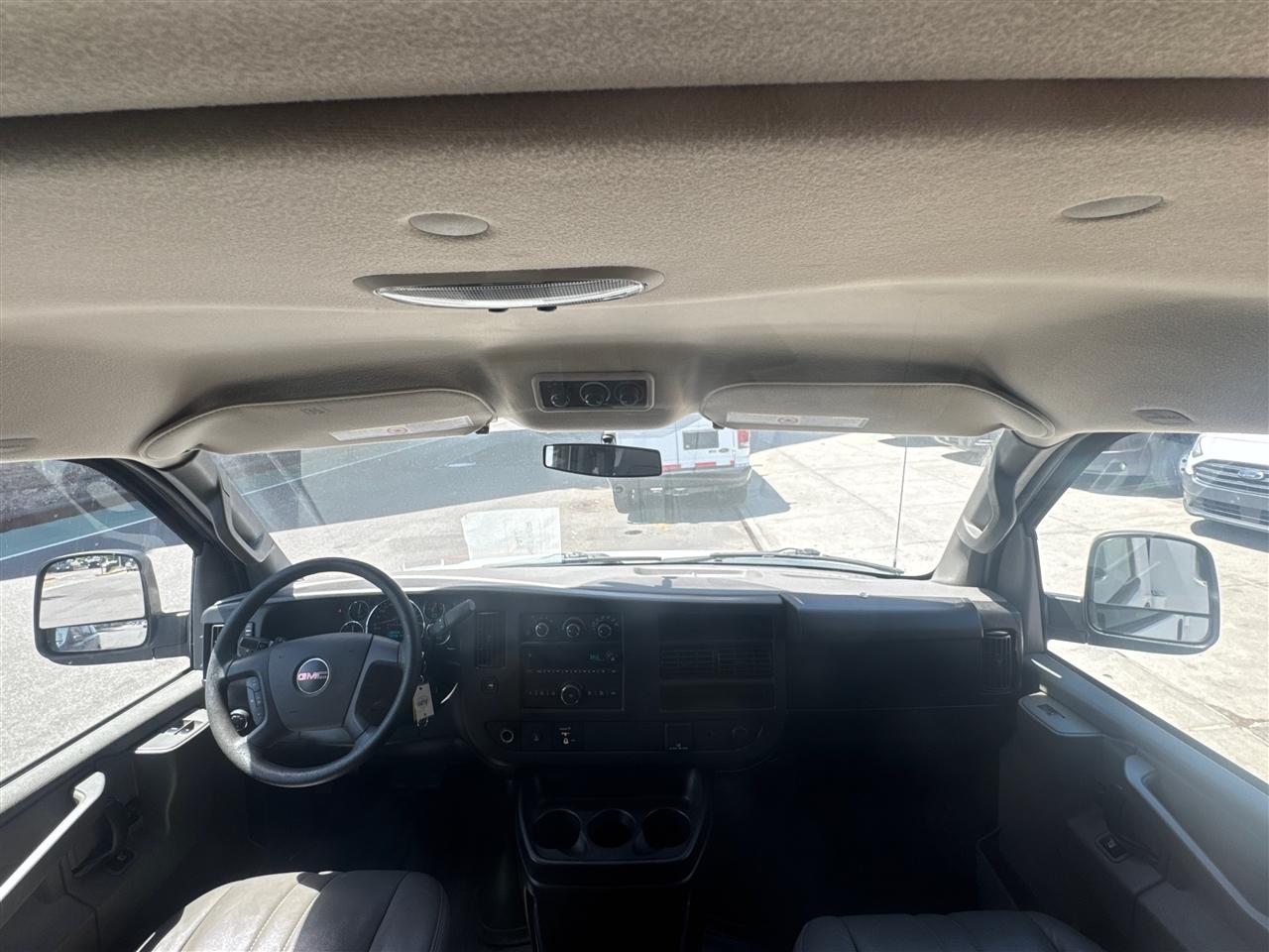 GMC Savana Passenger RWD 3500 155" LS w/1LS 2017