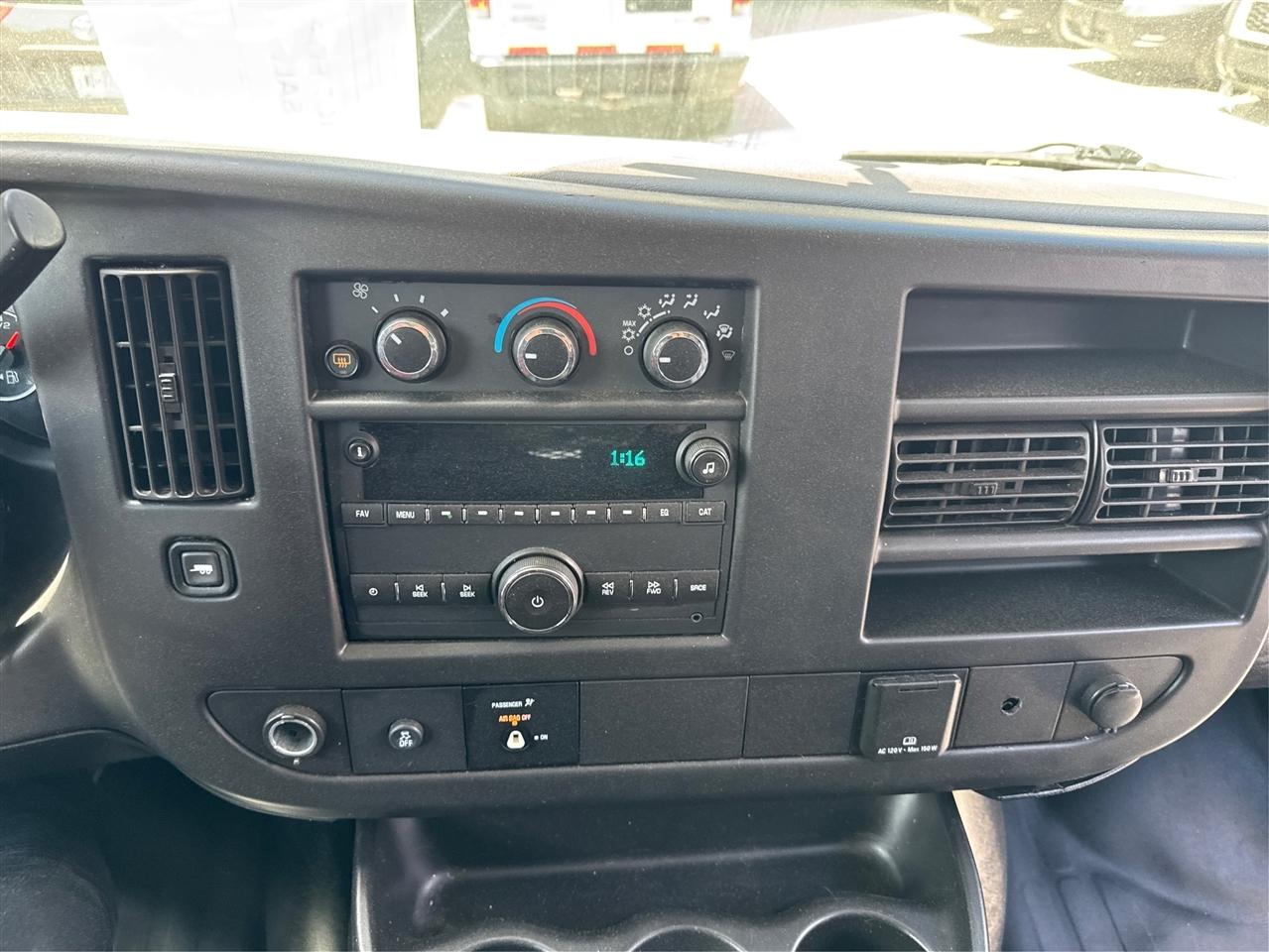 GMC Savana Passenger RWD 3500 155" LS w/1LS 2017