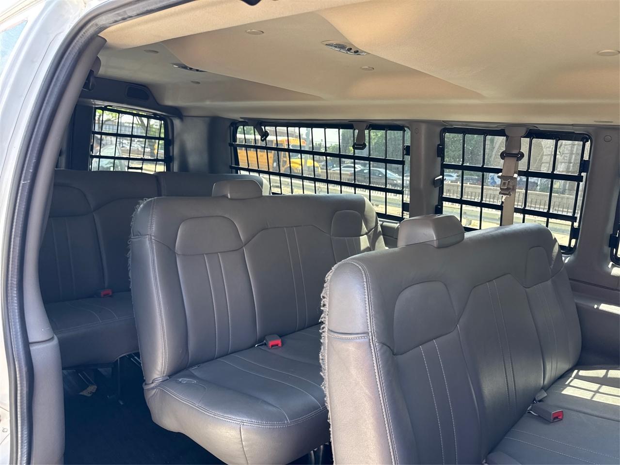 GMC Savana Passenger RWD 3500 155" LS w/1LS 2017