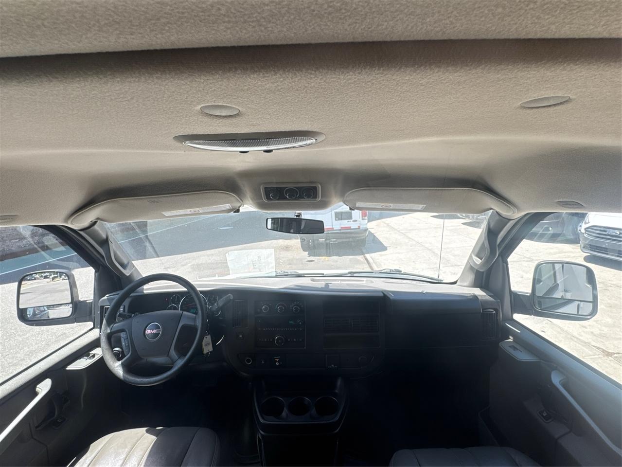 GMC Savana Passenger RWD 3500 155" LS w/1LS 2017