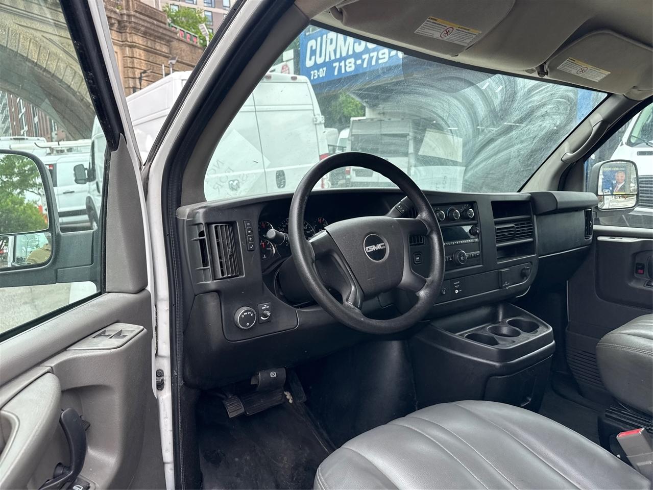 GMC Savana Cargo Van RWD 3500 155" 2015