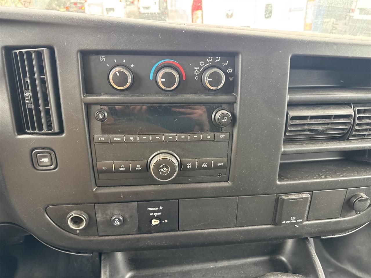 GMC Savana Cargo Van RWD 3500 155" 2015