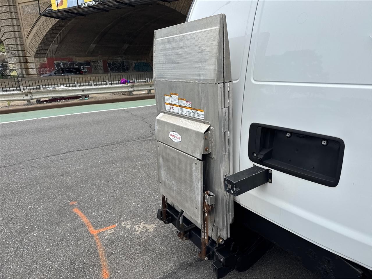 Chevrolet Express Cargo Van RWD 3500 135" 2020