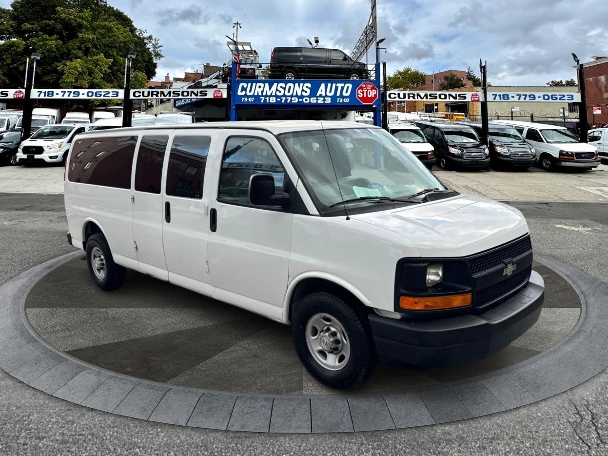 Chevrolet Express Passenger RWD 3500 155" LS w/1LS 2017