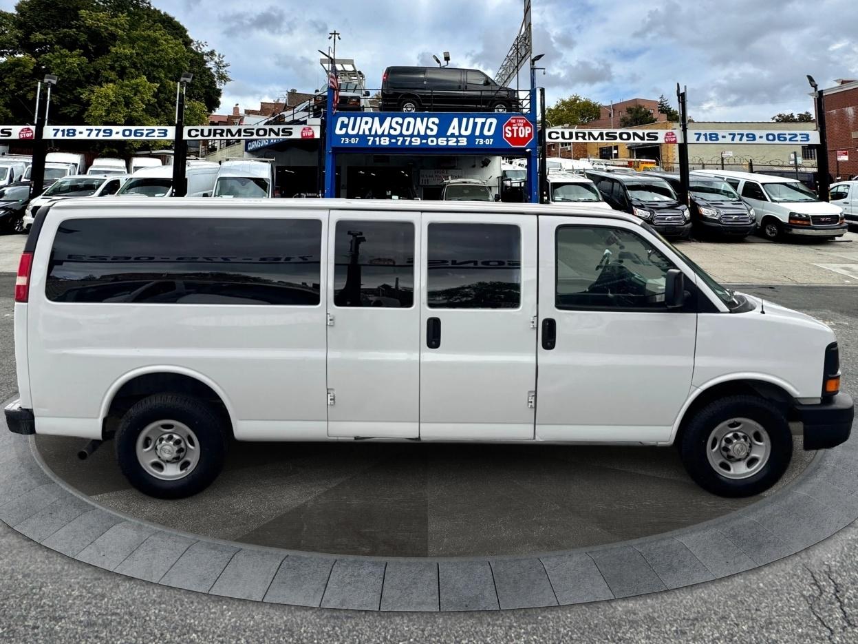 Chevrolet Express Passenger RWD 3500 155" LS w/1LS 2017
