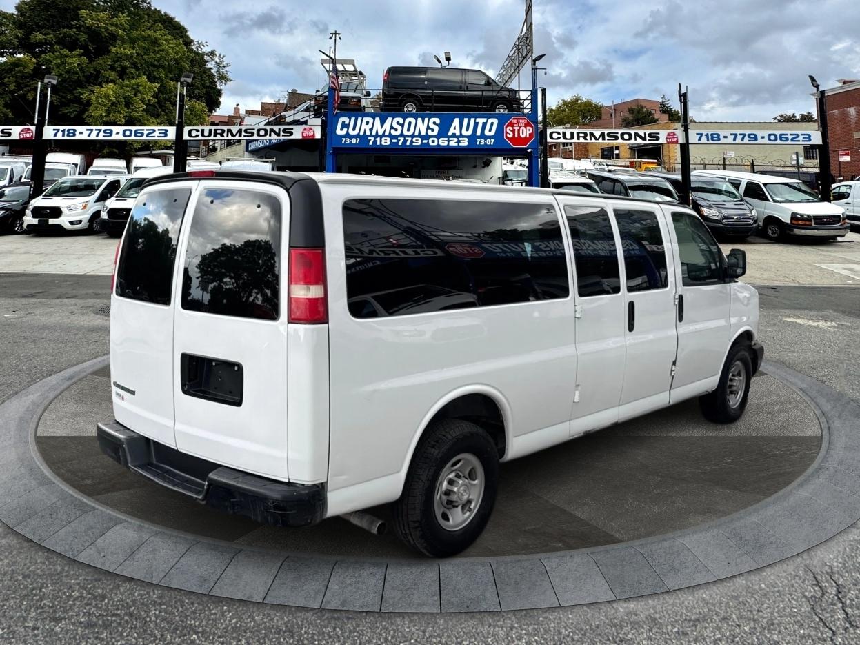 Chevrolet Express Passenger RWD 3500 155" LS w/1LS 2017