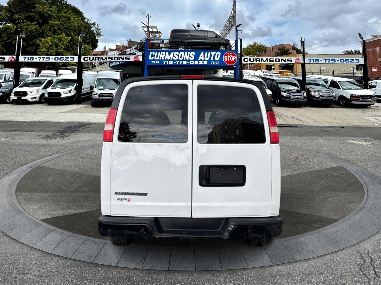 Chevrolet Express Passenger RWD 3500 155" LS w/1LS 2017