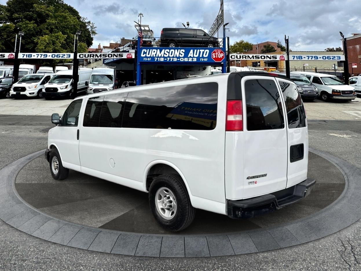 Chevrolet Express Passenger RWD 3500 155" LS w/1LS 2017