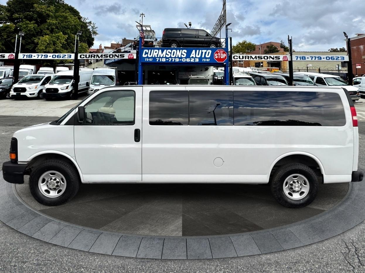 Chevrolet Express Passenger RWD 3500 155" LS w/1LS 2017