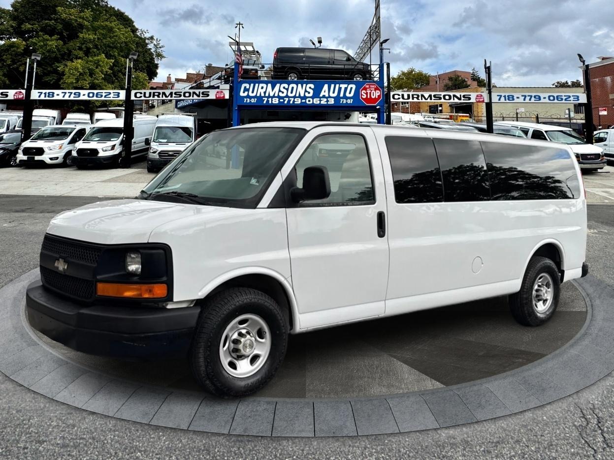 Chevrolet Express Passenger RWD 3500 155" LS w/1LS 2017