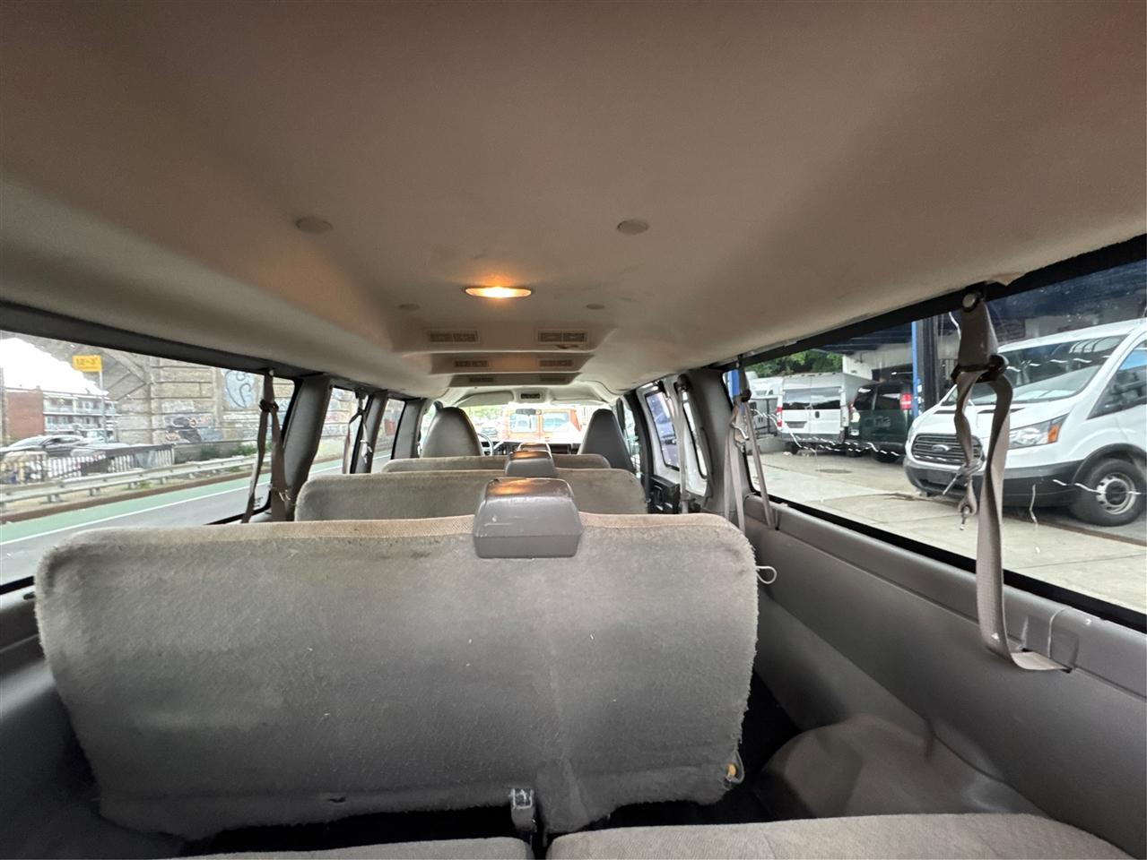 Chevrolet Express Passenger RWD 3500 155" LS w/1LS 2017