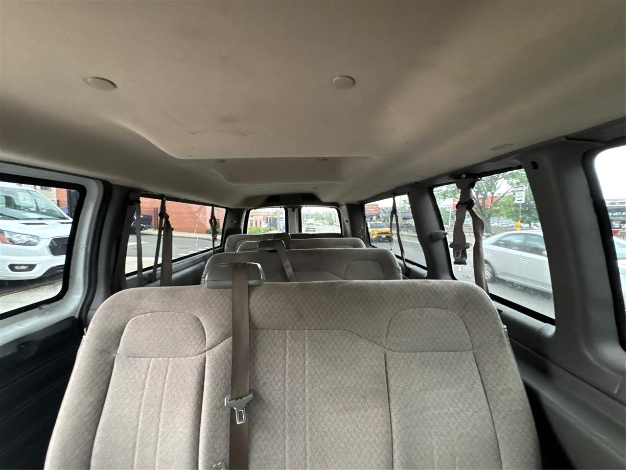 Chevrolet Express Passenger RWD 3500 155" LS w/1LS 2017
