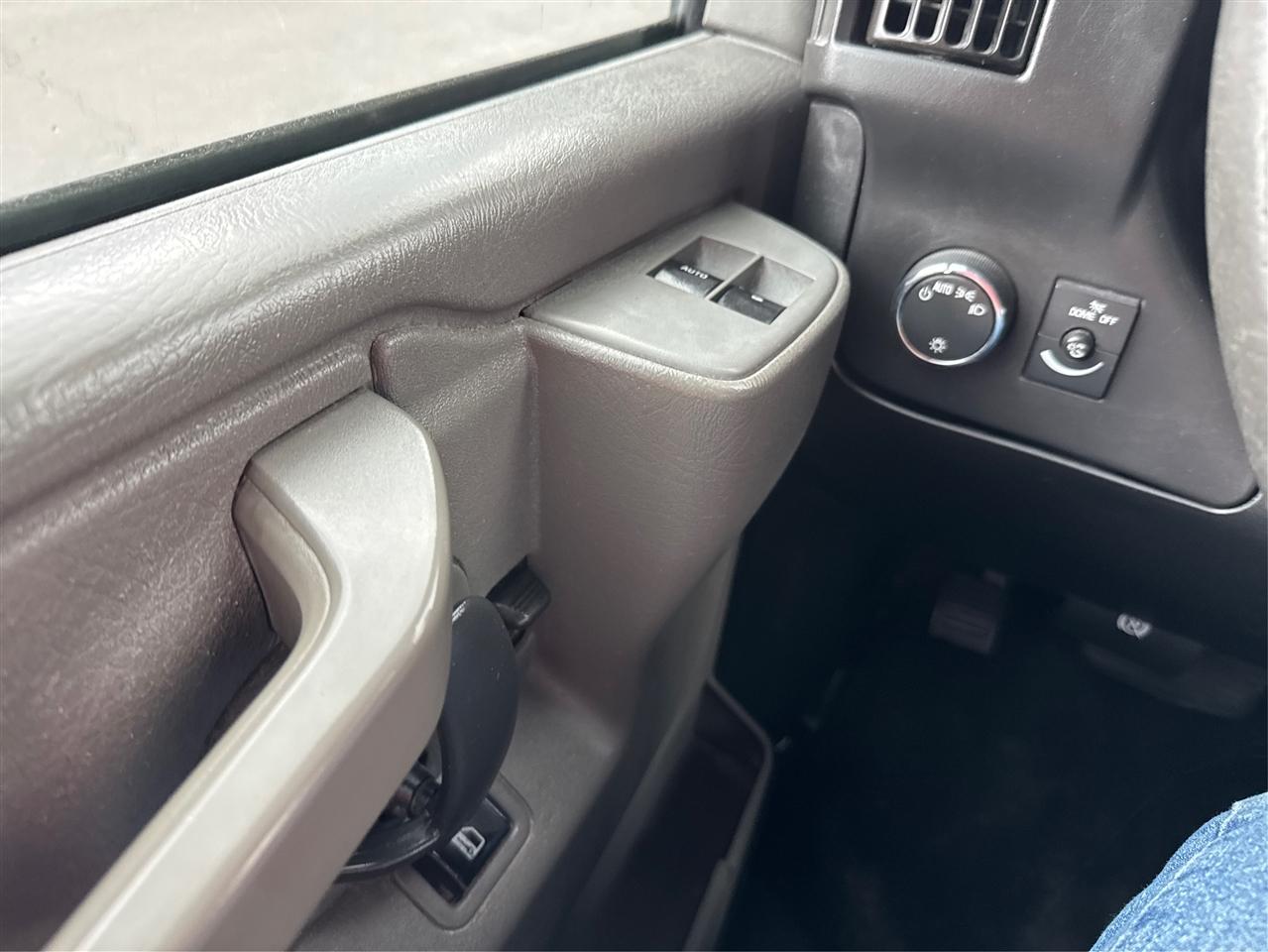 Chevrolet Express Passenger RWD 3500 155" LS w/1LS 2017
