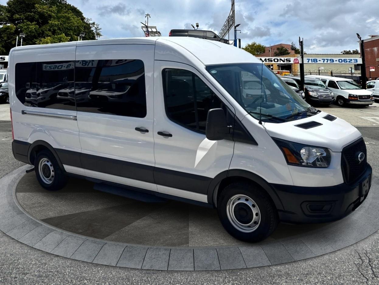 2023 Ford Transit Passenger Wagon T-350 148" Med Roof XLT RWD