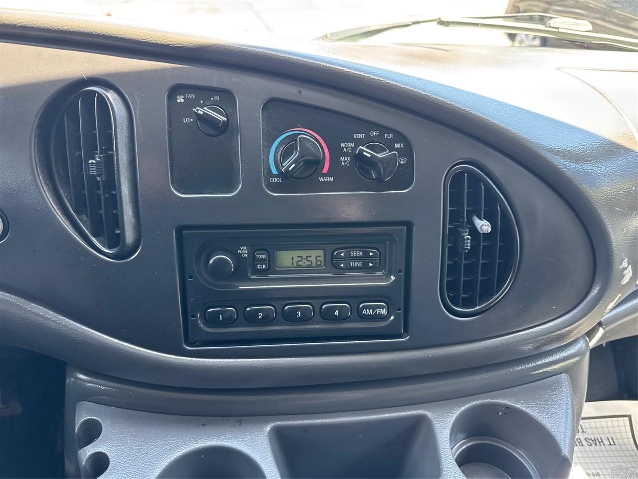 Ford Econoline Cargo Van E-250 2004