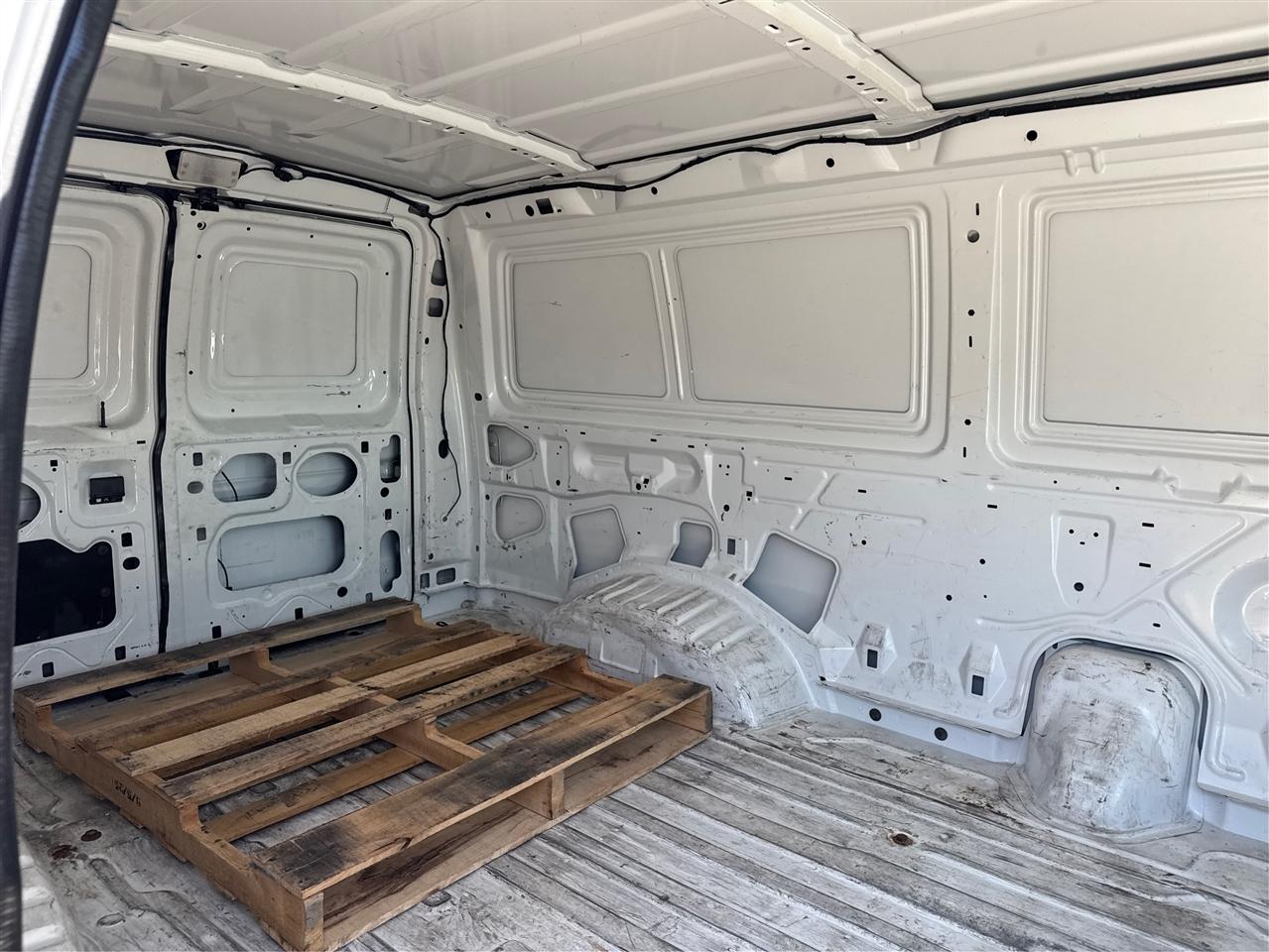Ford Econoline Cargo Van E-250 2004