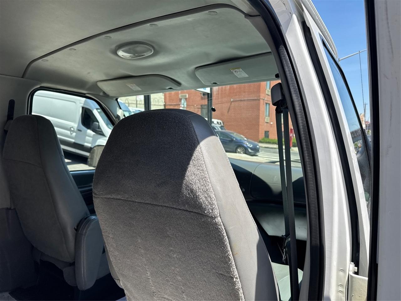 Ford Econoline Cargo Van E-250 2004