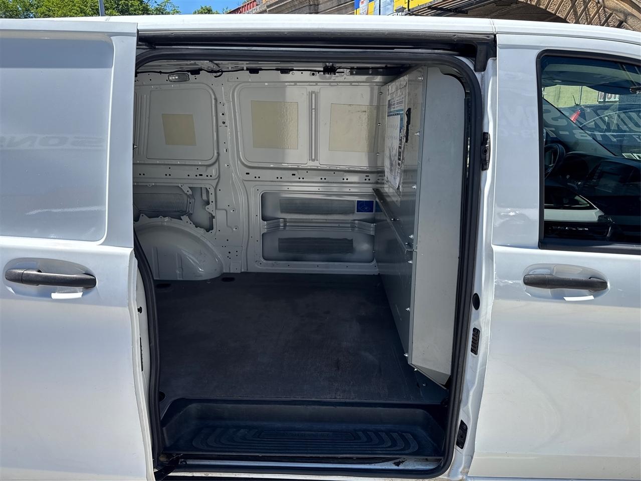 Mercedes-Benz Metris Cargo Van Standard Roof 126" Wheelbase 2017