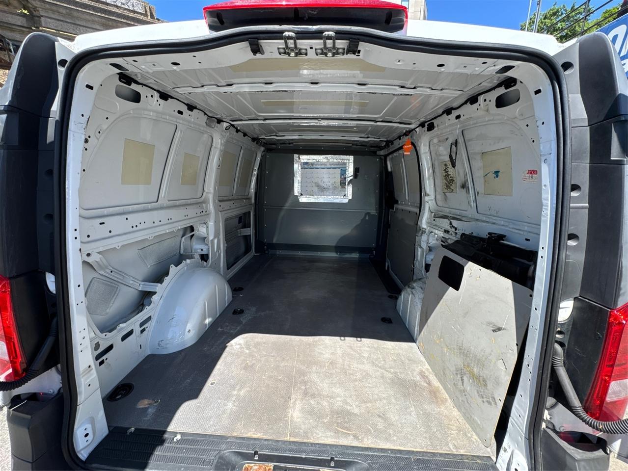Mercedes-Benz Metris Cargo Van Standard Roof 126" Wheelbase 2017
