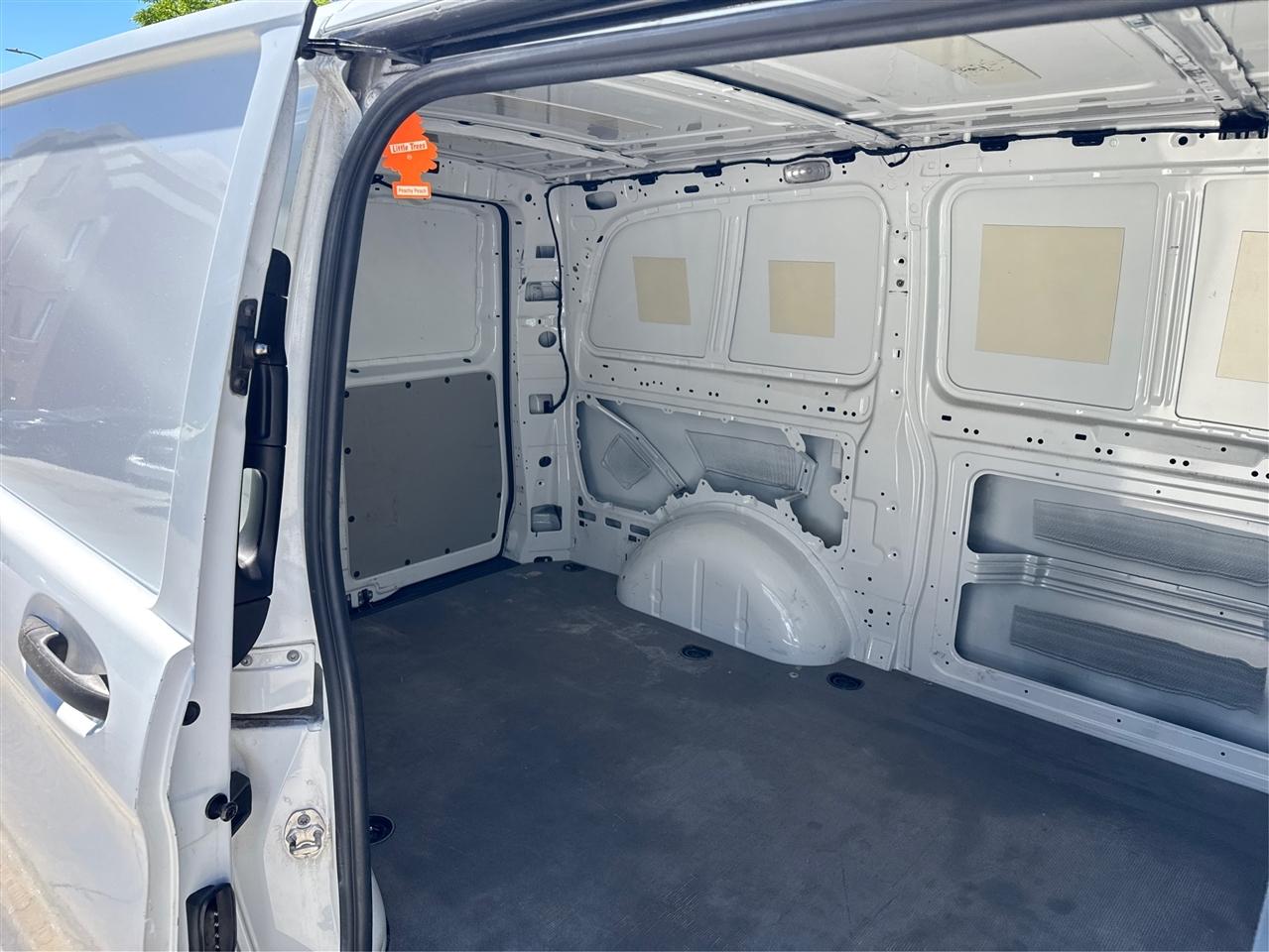 Mercedes-Benz Metris Cargo Van Standard Roof 126" Wheelbase 2017