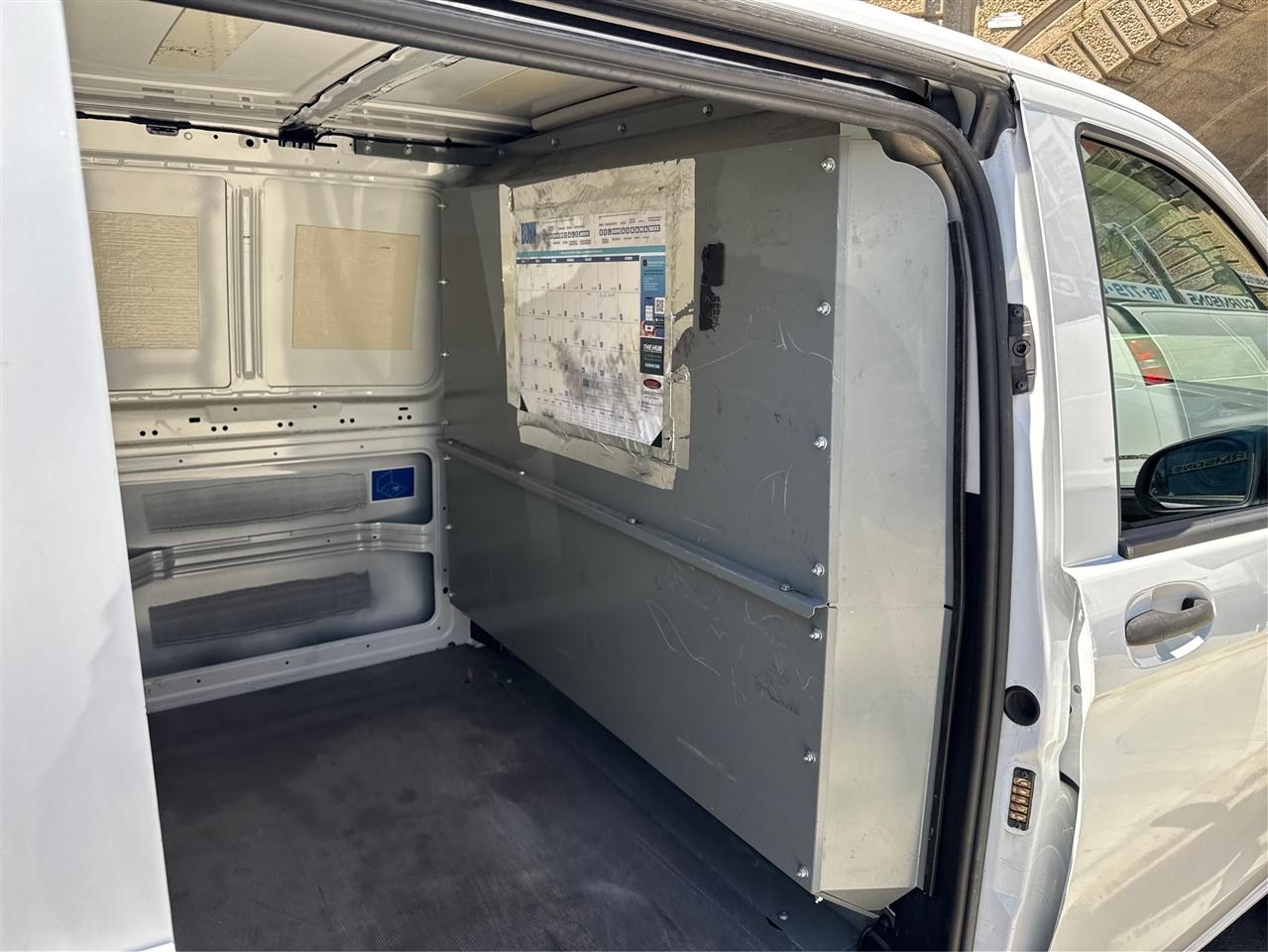 Mercedes-Benz Metris Cargo Van Standard Roof 126" Wheelbase 2017