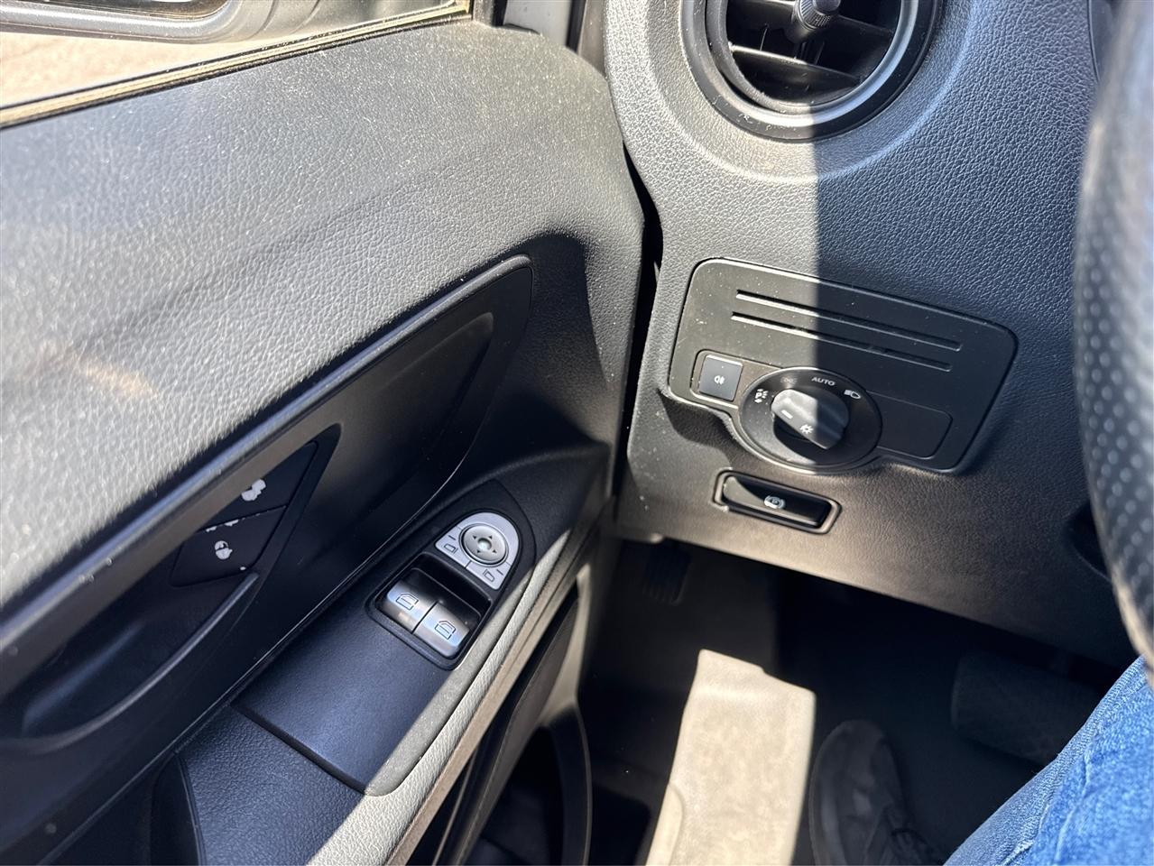 Mercedes-Benz Metris Cargo Van Standard Roof 126" Wheelbase 2017