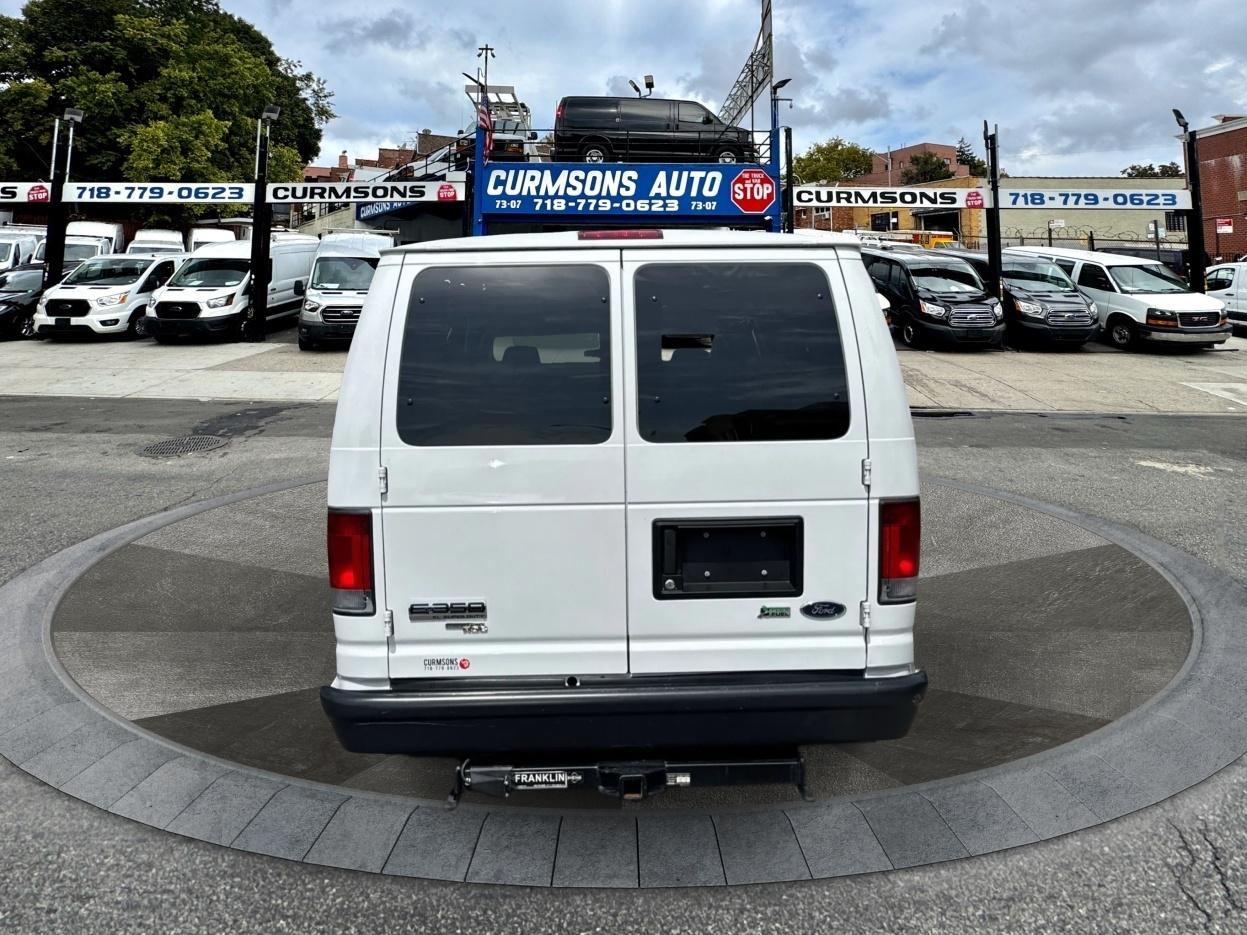 Ford Econoline Wagon E-350 Super Duty Ext XL 2009