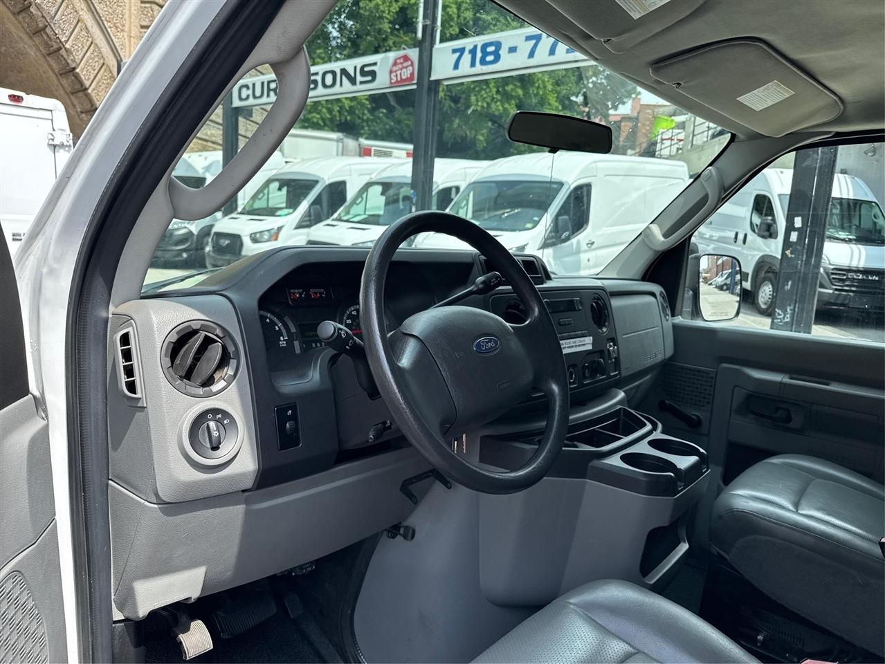 Ford Econoline Wagon E-350 Super Duty Ext XL 2009