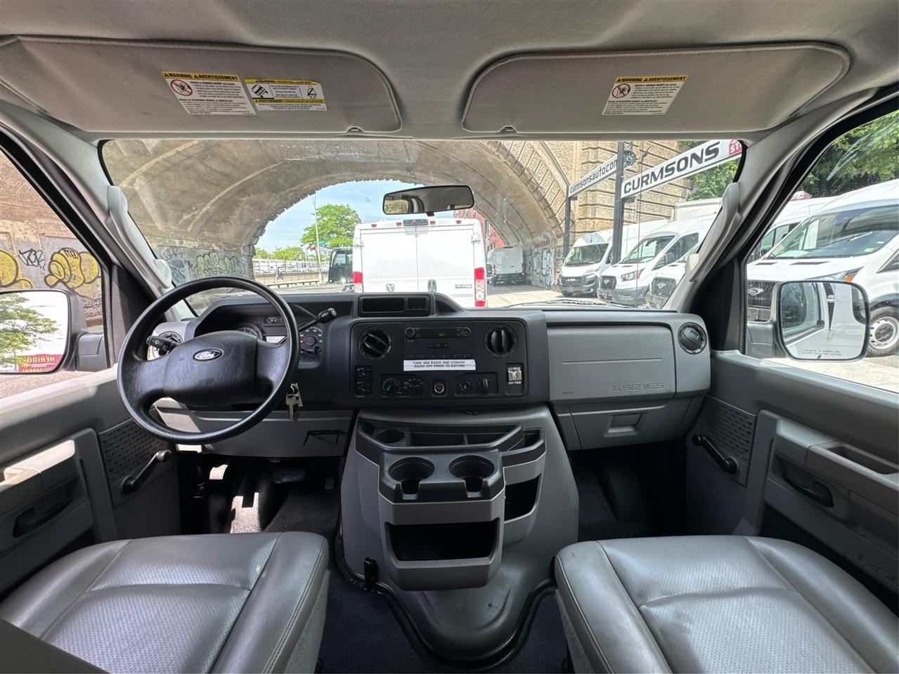 Ford Econoline Wagon E-350 Super Duty Ext XL 2009