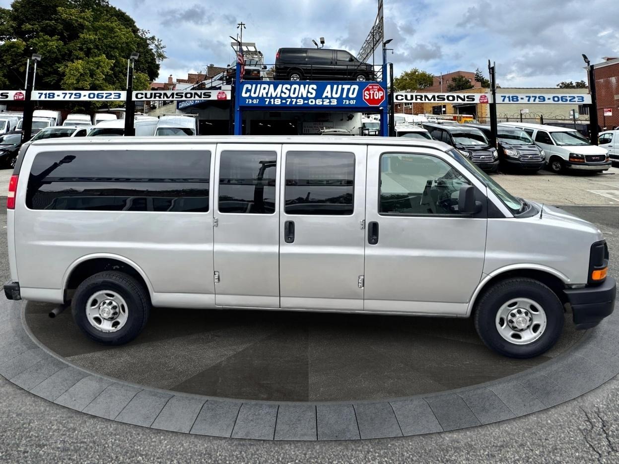 Chevrolet Express Passenger RWD 3500 155" LS w/1LS 2015