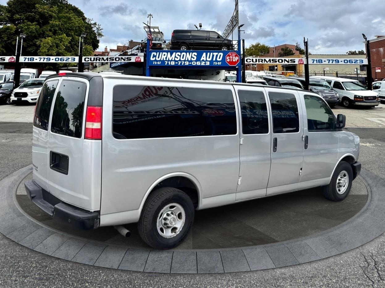 Chevrolet Express Passenger RWD 3500 155" LS w/1LS 2015