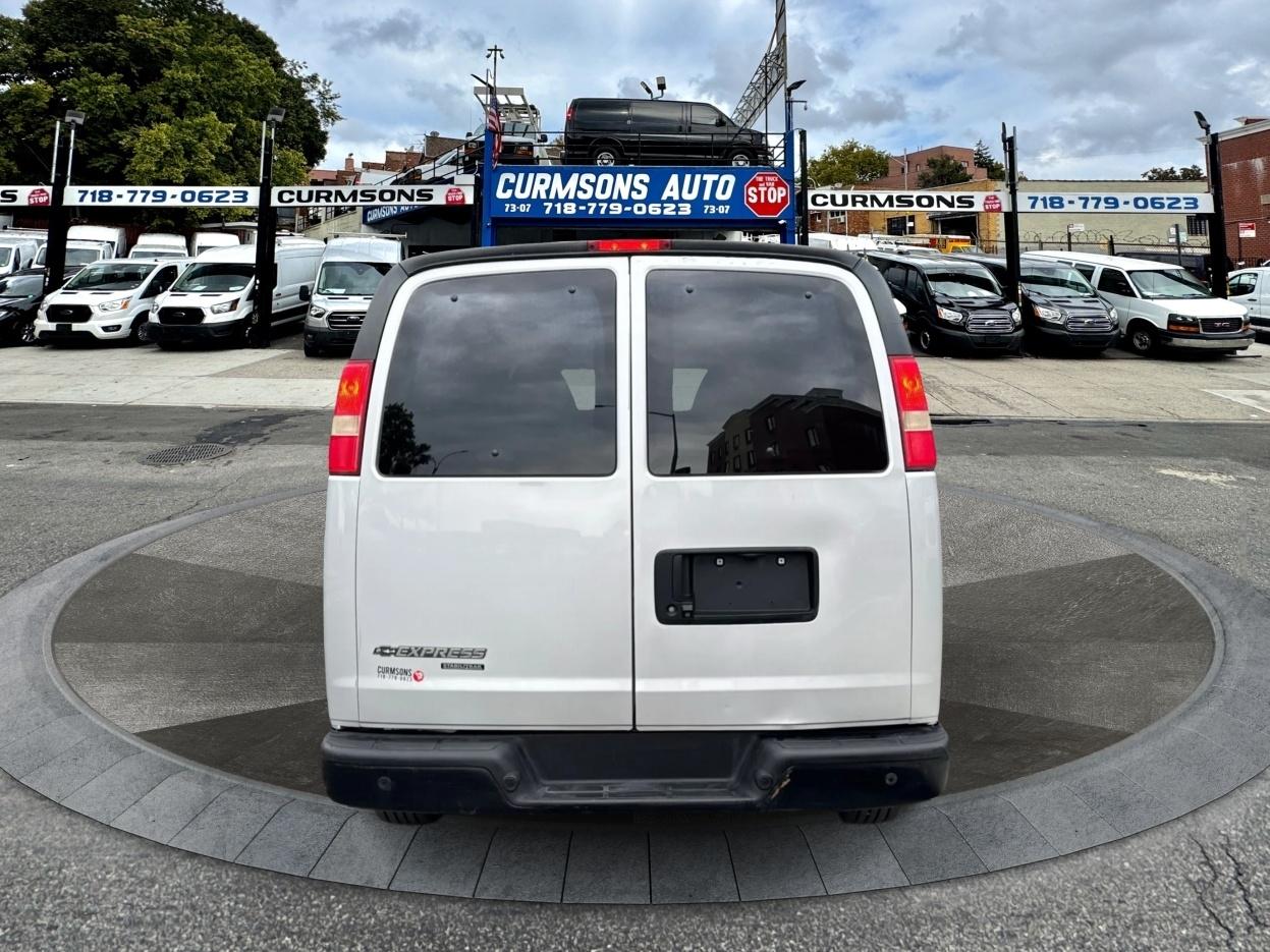Chevrolet Express Passenger RWD 3500 155" LS w/1LS 2015