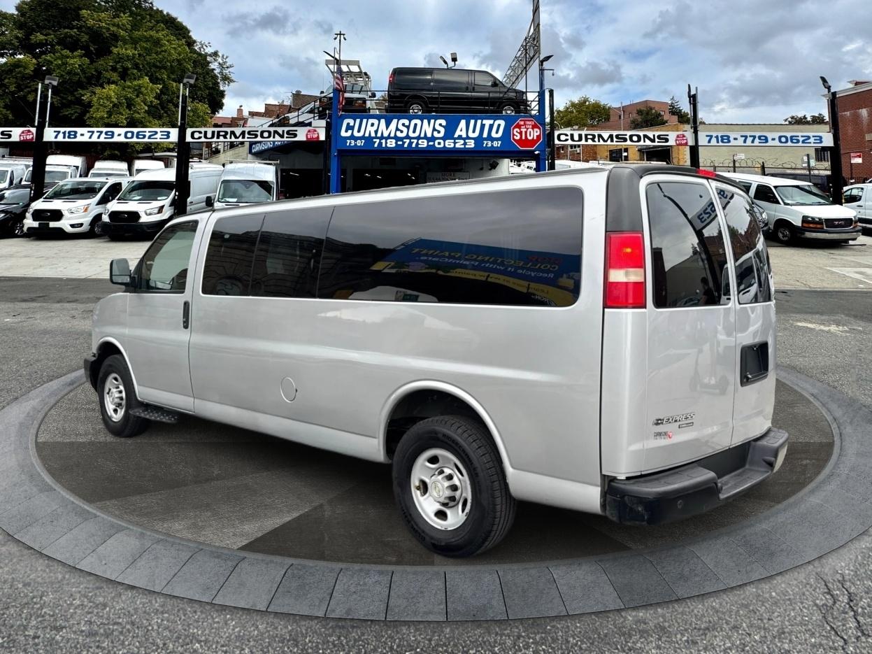 Chevrolet Express Passenger RWD 3500 155" LS w/1LS 2015