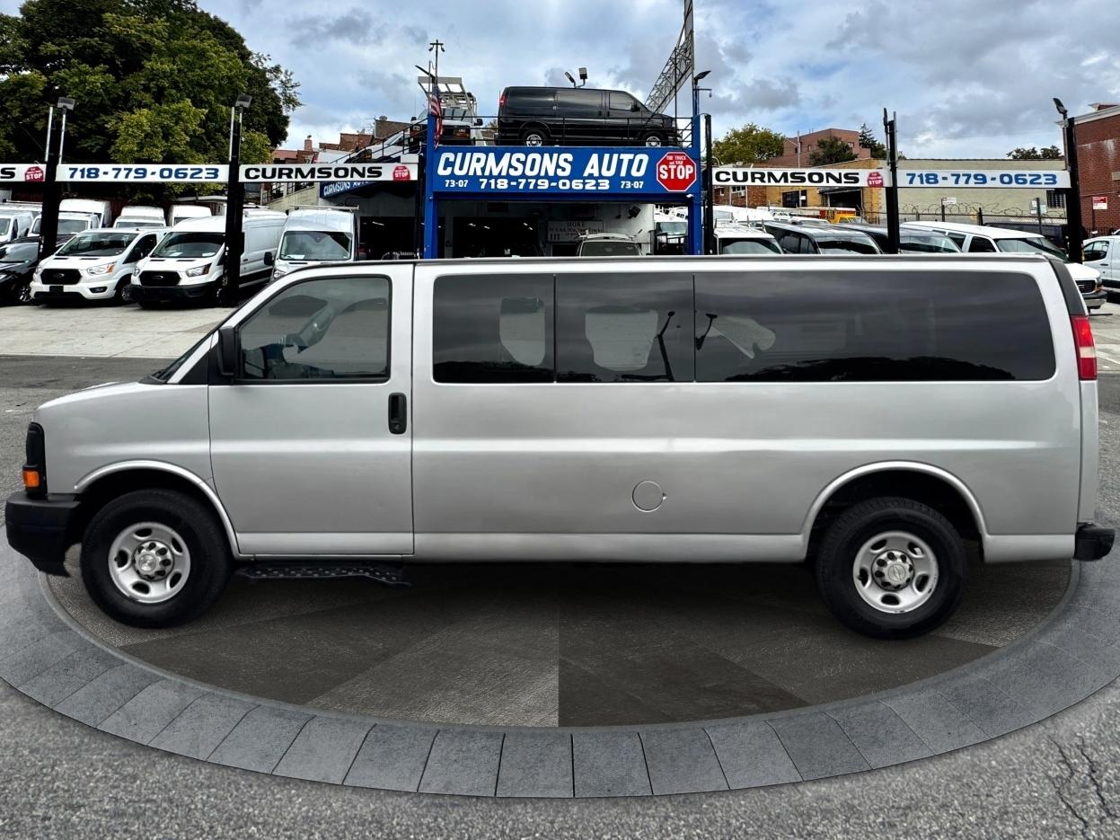 Chevrolet Express Passenger RWD 3500 155" LS w/1LS 2015