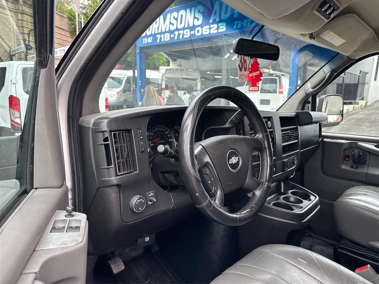 Chevrolet Express Passenger RWD 3500 155" LS w/1LS 2015