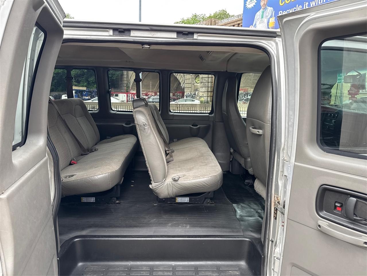 Chevrolet Express Passenger RWD 3500 155" LS w/1LS 2015