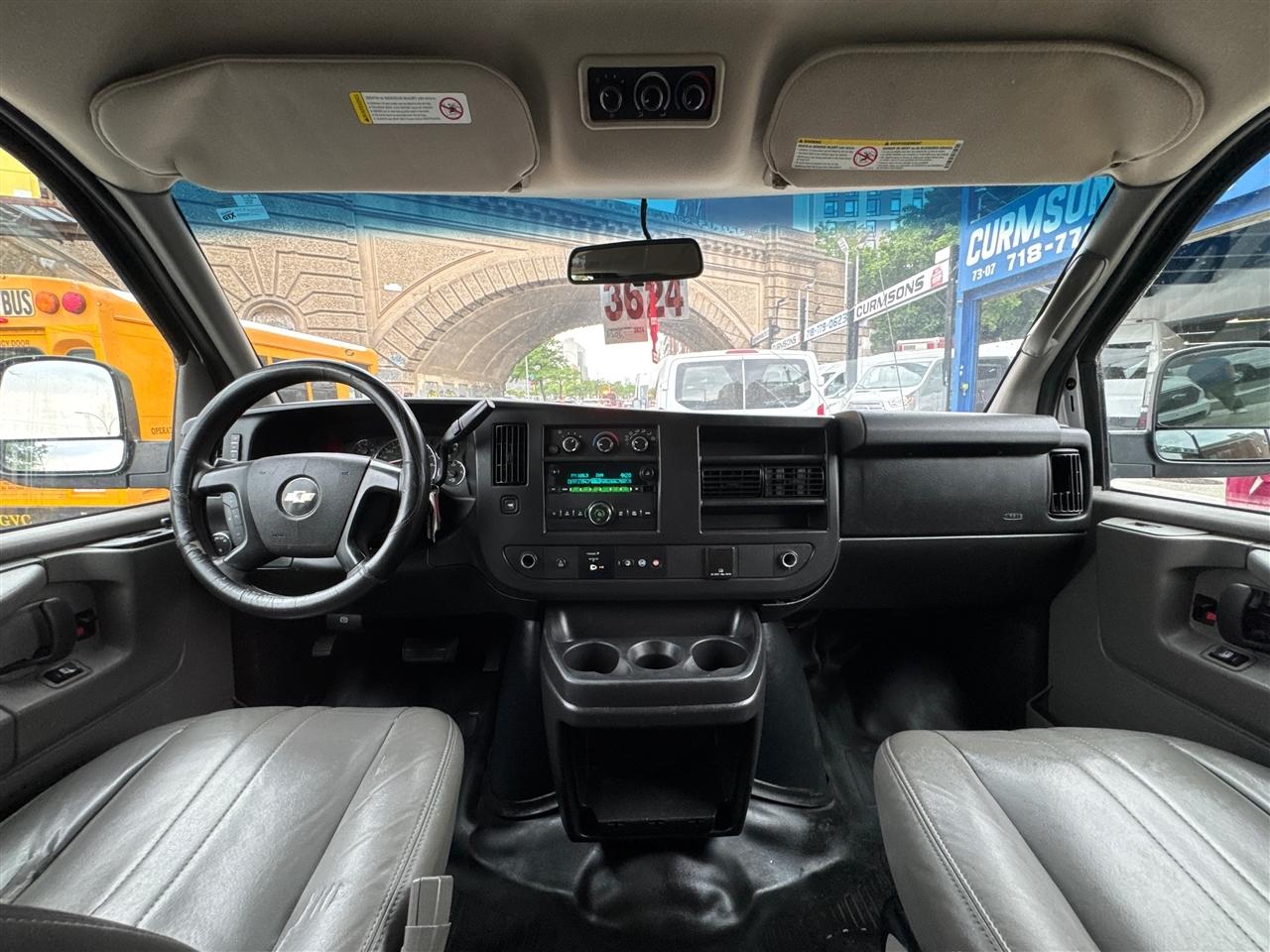 Chevrolet Express Passenger RWD 3500 155" LS w/1LS 2015