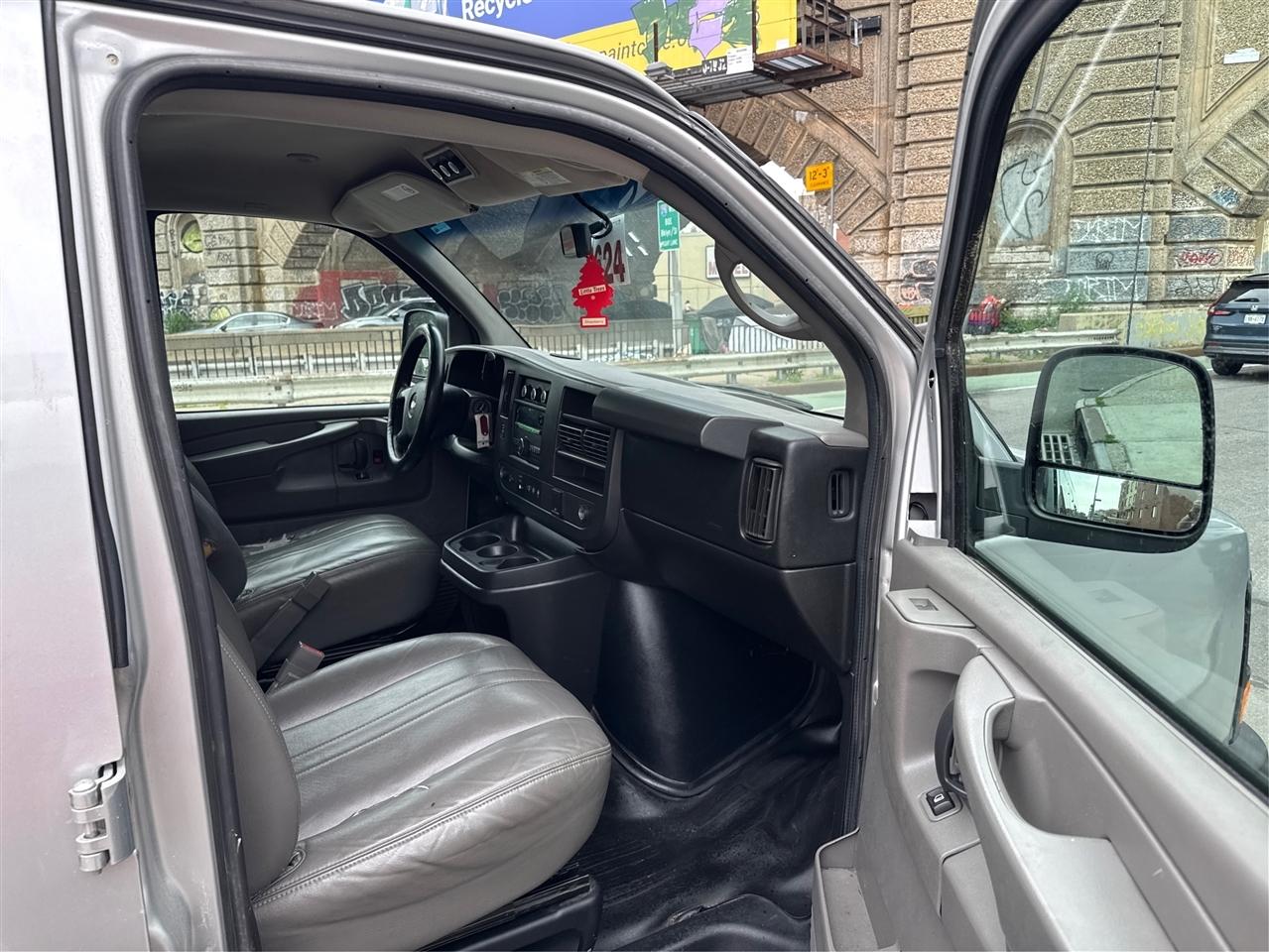 Chevrolet Express Passenger RWD 3500 155" LS w/1LS 2015