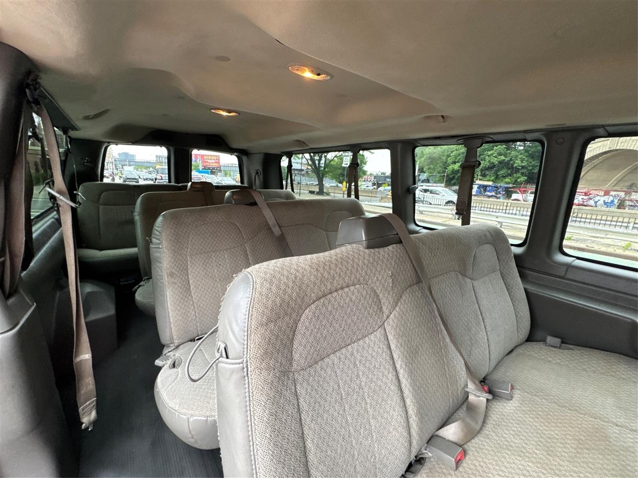 Chevrolet Express Passenger RWD 3500 155" LS w/1LS 2015