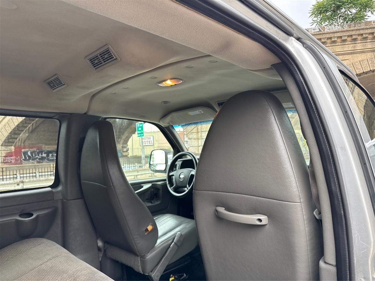 Chevrolet Express Passenger RWD 3500 155" LS w/1LS 2015