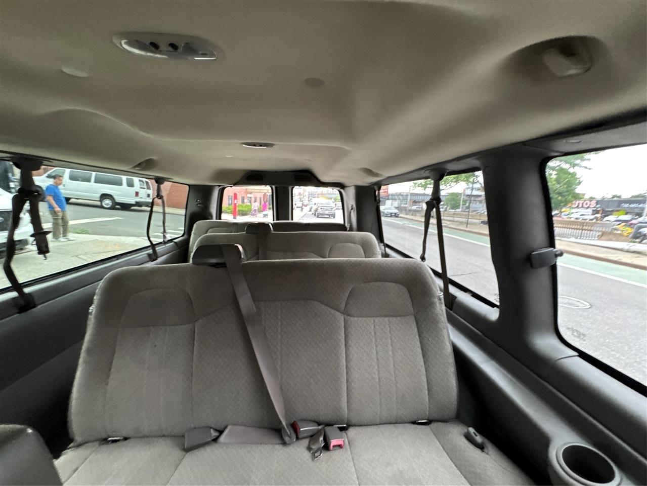 Chevrolet Express Passenger RWD 3500 155" LS w/1LS 2015