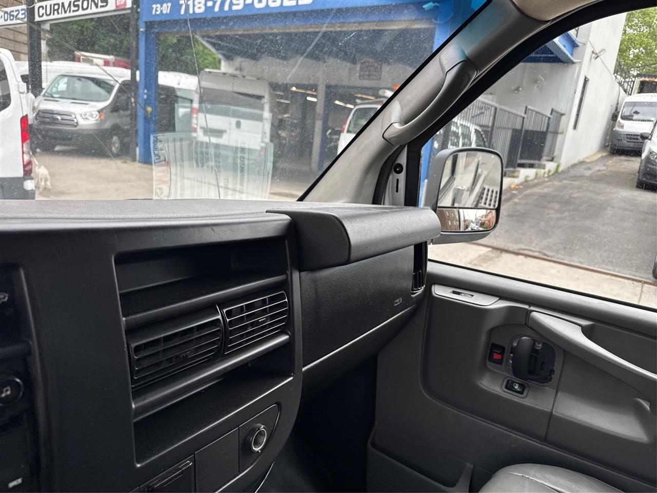 Chevrolet Express Passenger RWD 3500 155" LS w/1LS 2015