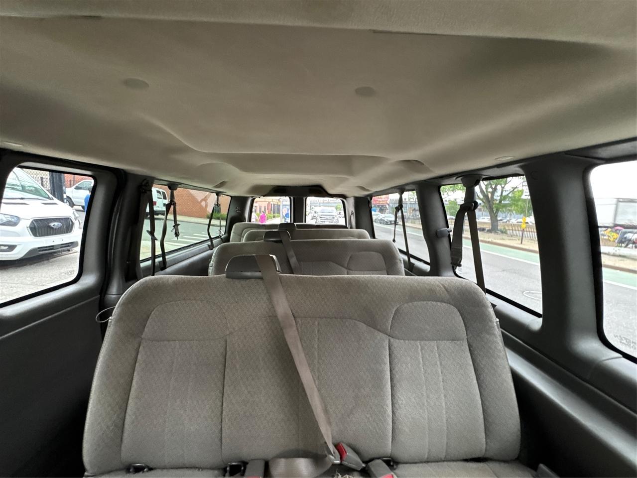 Chevrolet Express Passenger RWD 3500 155" LS w/1LS 2015