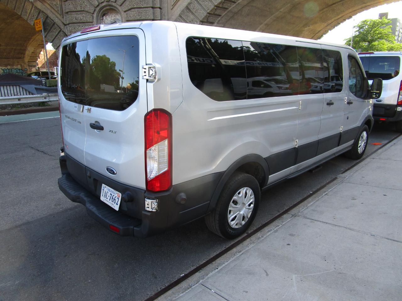 Ford Transit Wagon T-350 148" Low Roof XLT Swing-Out RH Dr 2016