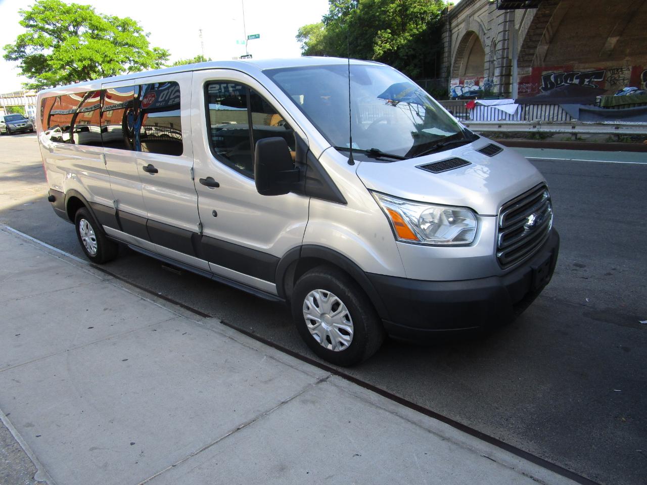Ford Transit Wagon T-350 148" Low Roof XLT Swing-Out RH Dr 2016