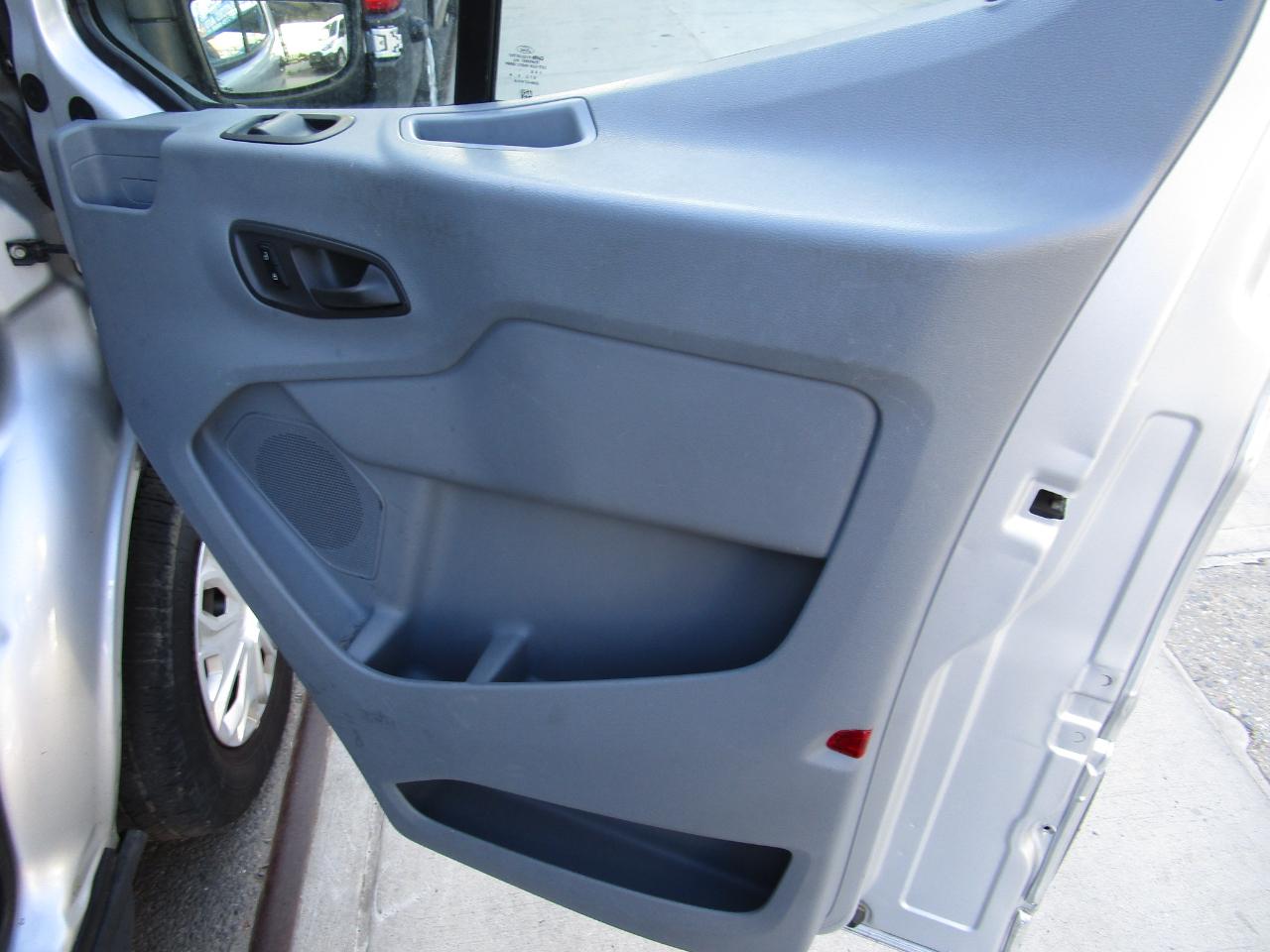 Ford Transit Wagon T-350 148" Low Roof XLT Swing-Out RH Dr 2016