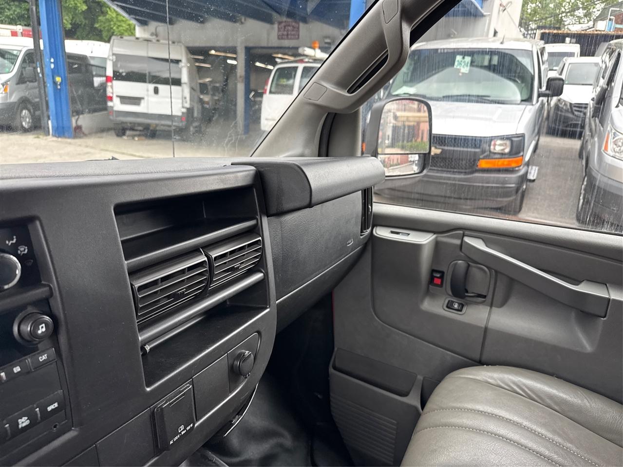 GMC Savana Cargo Van RWD 2500 135" 2018